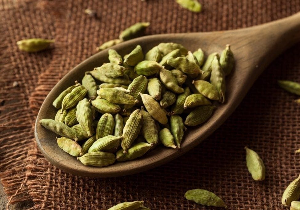 Raw Organic Cardamom Pods